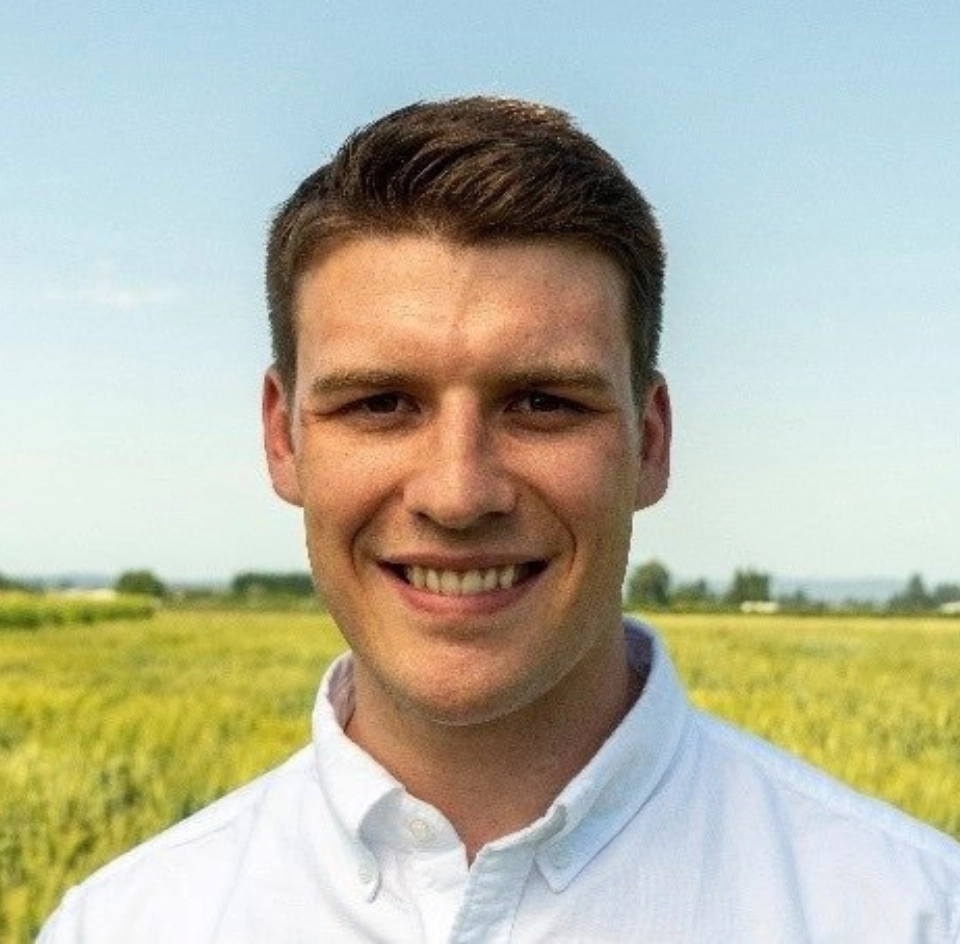 Niels Brisbane | Carnation Farms